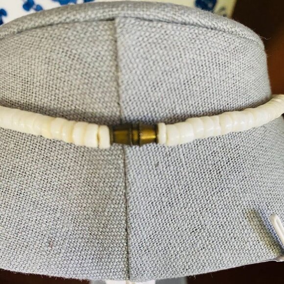 Caribbean Milk Moon Shell & Puka Shell Statement Necklace Vintage - Picture 3 of 3